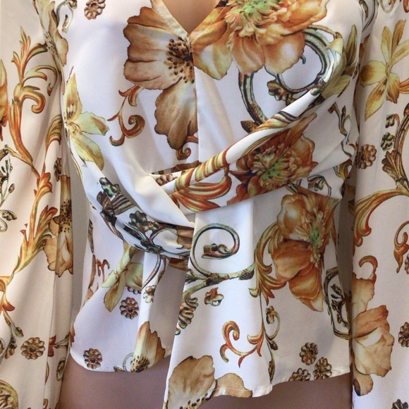 NWOT Banjul Womens Golden Floral Bell Sleeve Asymmetrical Top Size Small - Picture 3 of 8